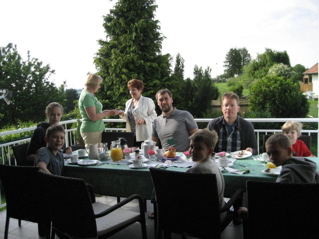 Gastehaus Zieserl Deutsch Kaltenbrunn ภายนอก รูปภาพ